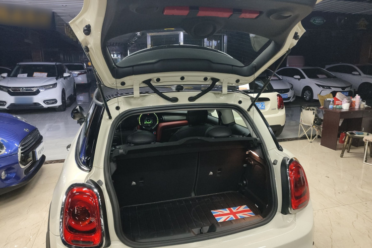 MINI 2016款 2.0T COOPER S 先锋派机舱底盘23