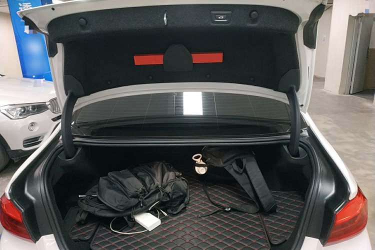 宝马5系新能源 2020款 里程升级版 530Le 豪华套装机舱底盘23