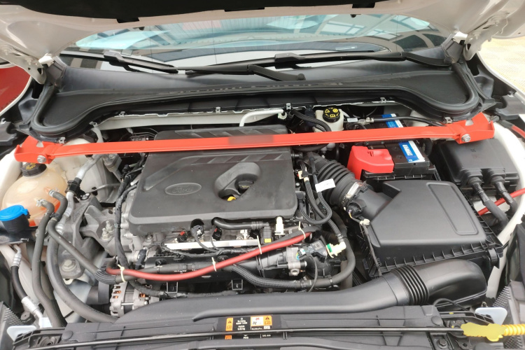 福特 福克斯 2020款 三厢 EcoBoost 180 自动锋潮型机舱底盘24