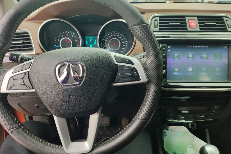 北汽威旺S50 2016款 1.5T CVT乐动尊享型中控内饰12