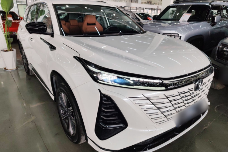 长安CS75 PLUS 2024款 第三代 冠军版 2.0T 智驾劲擎型车身外观3