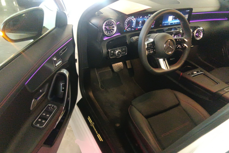 奔驰A级 2024款 改款 A 200 L 时尚型中控内饰20