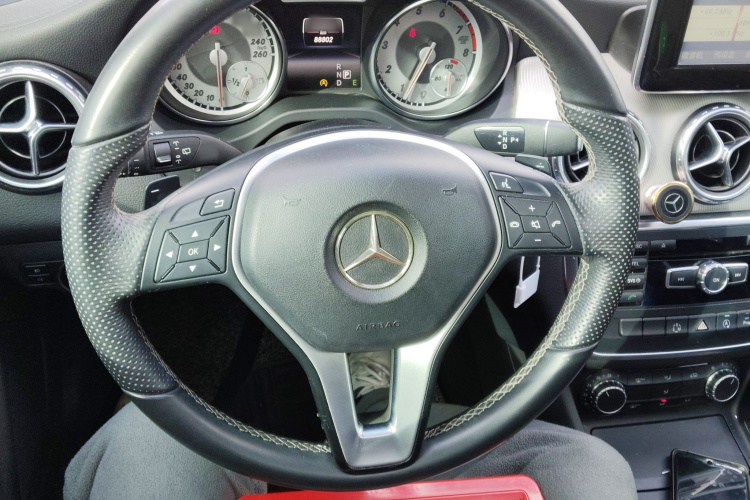 奔驰GLA 2015款 GLA 200 时尚型中控内饰13