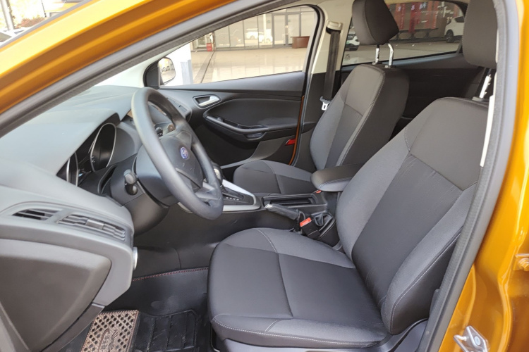 福特 福克斯 2015款 两厢 1.6L 自动舒适型局部细节19