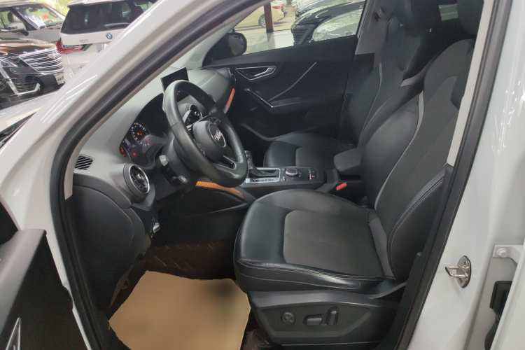 奥迪Q2L 2020款 35 TFSI 时尚动感型中控内饰19