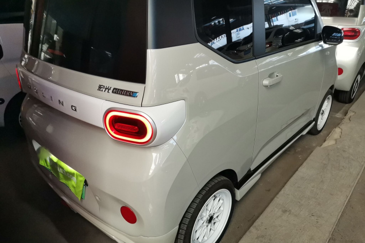 五菱汽车 宏光MINIEV 2024款 第三代 215km 青春版车身外观7