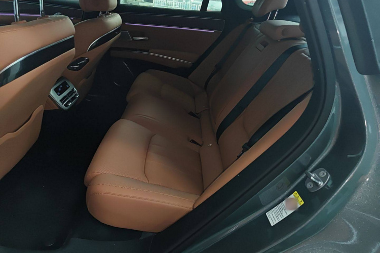 比亚迪 汉L 2025款 DM-p 四驱激光雷达旗舰型中控内饰7004