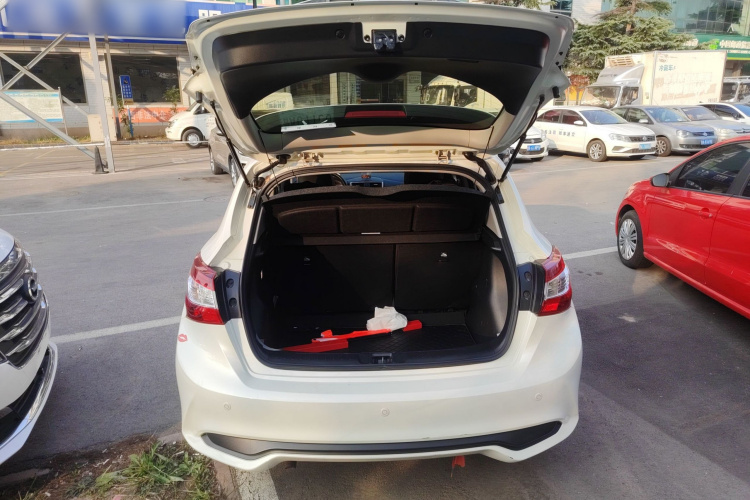 日产 骐达TIIDA 2021款 1.6L CVT酷动版机舱底盘23