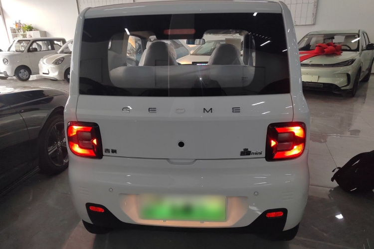 吉利银河 2024款 熊猫mini 200km 耐力熊车身外观6