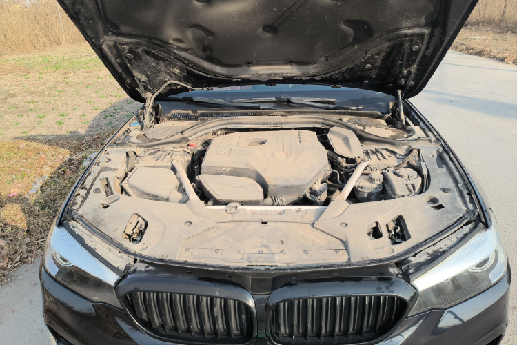 宝马5系 2019款 530Li 领先型 M运动套装机舱底盘24