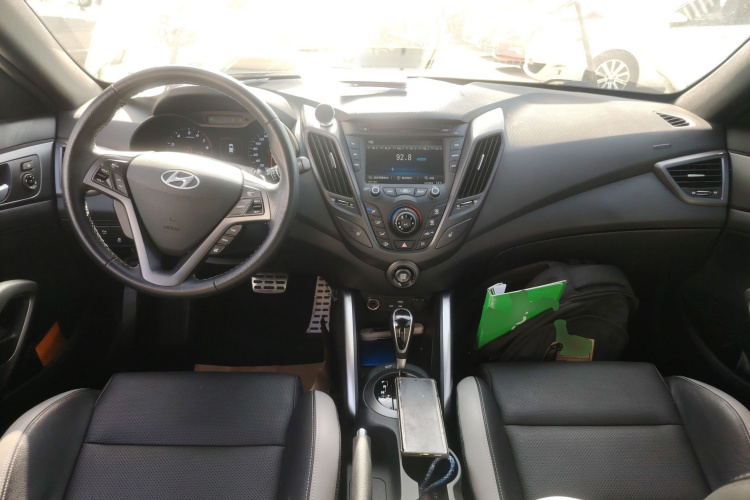 现代 Veloster飞思 2015款 1.6T 自动尊享版中控内饰12