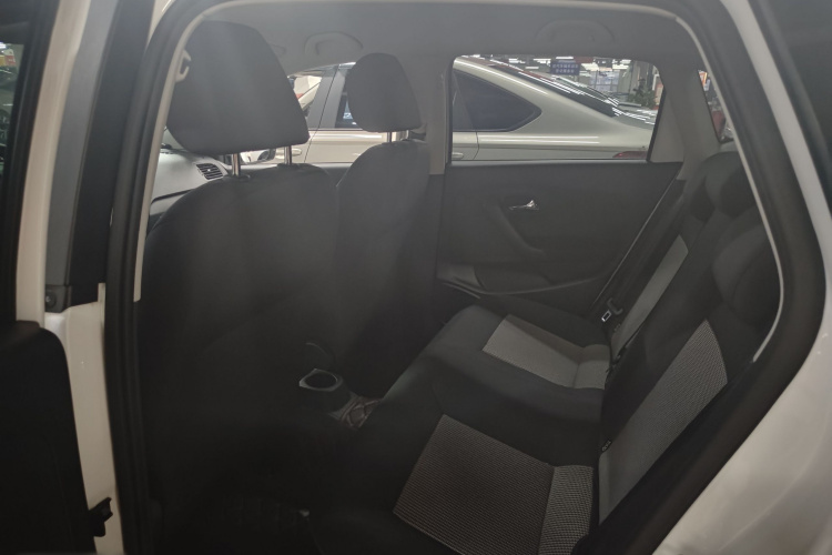 大众 Polo 2016款 1.4L 自动风尚型中控内饰7003