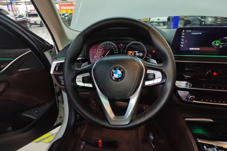 宝马5系 2018款 改款 530Li 领先型 豪华套装中控内饰13