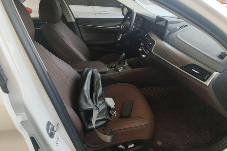 宝马5系 2019款 改款 530Li 领先型 豪华套装中控内饰41