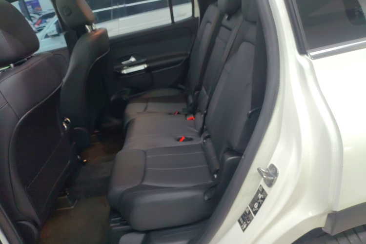 奔驰GLB 2023款 GLB 220 时尚型中控内饰7004