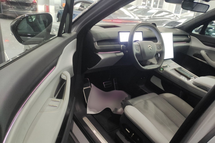 蔚来ES8 2024款 75kWh中控内饰7003