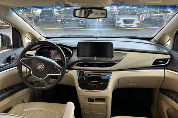 别克GL8 2023款 改款 陆上公务舱 豪华型中控内饰7003