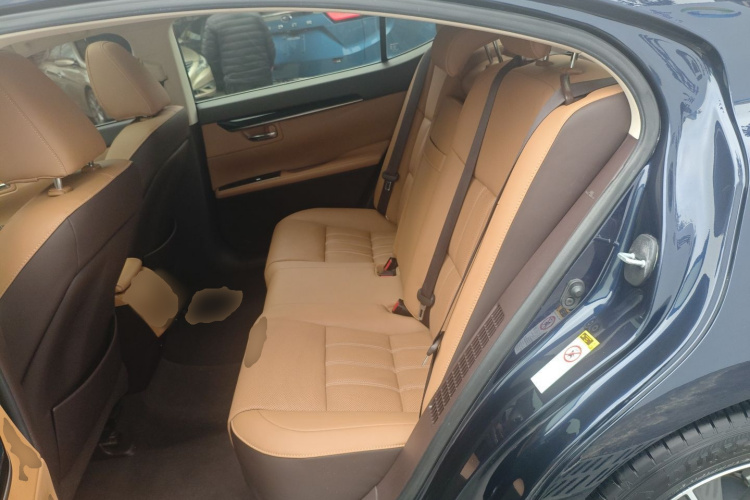 雷克萨斯ES 2015款 300h 舒适版中控内饰7004