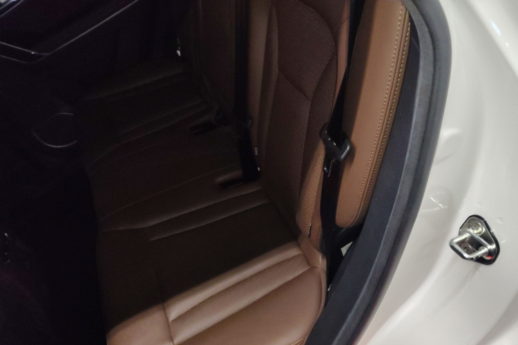 哈弗H6 Coupe 2017款 红标 2.0T 自动两驱尊贵型中控内饰21