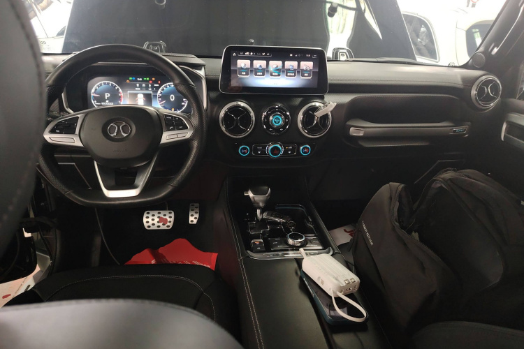 北京BJ40 2019款 PLUS 2.3T 自动四驱尊享版 国VI中控内饰12