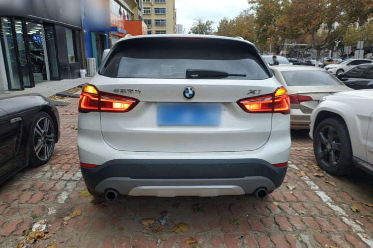 宝马X1 2018款 xDrive20Li 豪华型车身外观6
