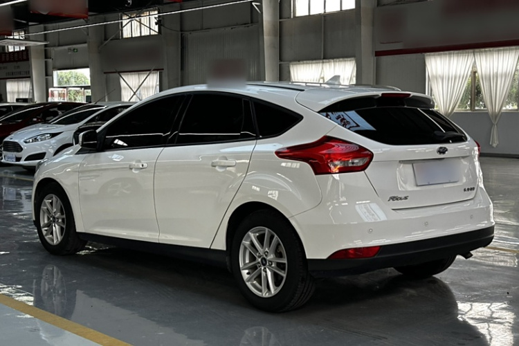 福特 福克斯 2017款 两厢 1.6L 自动风尚型智行版车身外观6004