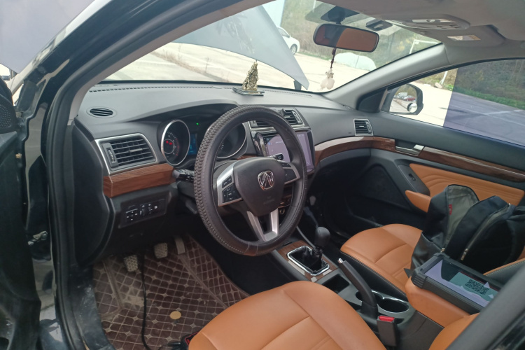 北汽威旺S50 2016款 1.5T 手动欢动精英型中控内饰12