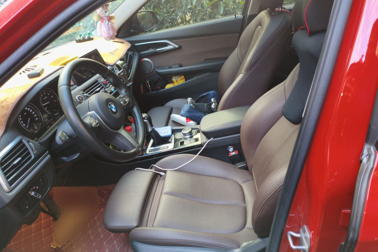 宝马1系 2019款 120i 领先型M运动套装局部细节19