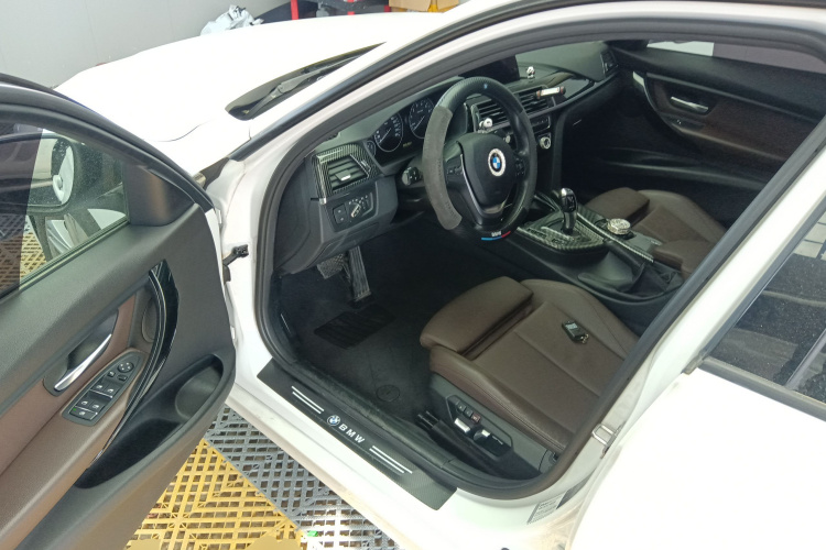 宝马3系 2018款 318i中控内饰20