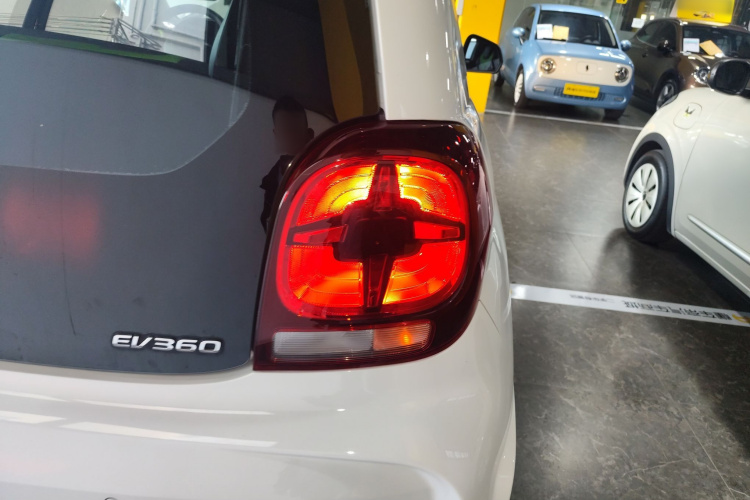 荣威 科莱威CLEVER 2021款 302km新四座超能版车身外观9