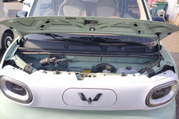 五菱汽车 宏光MINIEV 2024款 第三代 215km 青春版机舱底盘24