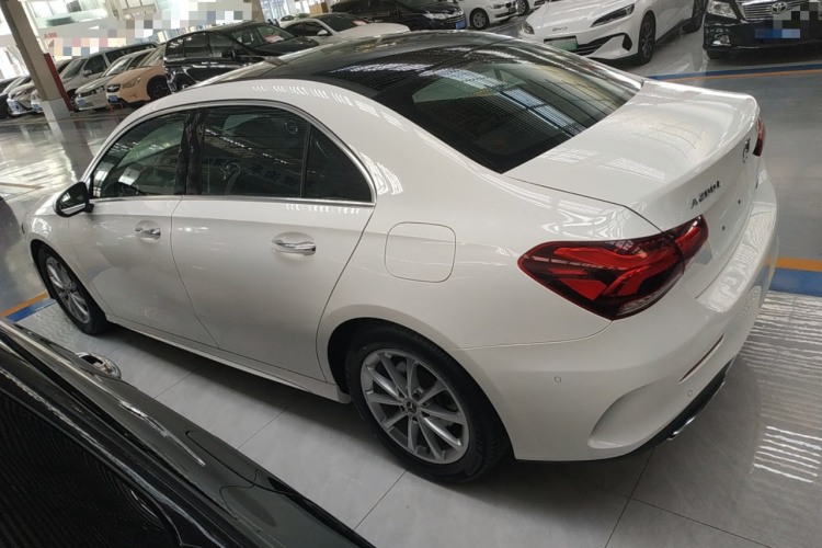 奔驰A级 2020款 A 200 L 运动轿车车身外观4