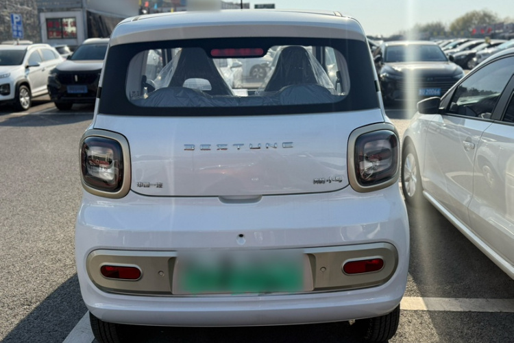 奔腾小马 2026款 222km 闪耀马车身外观6007