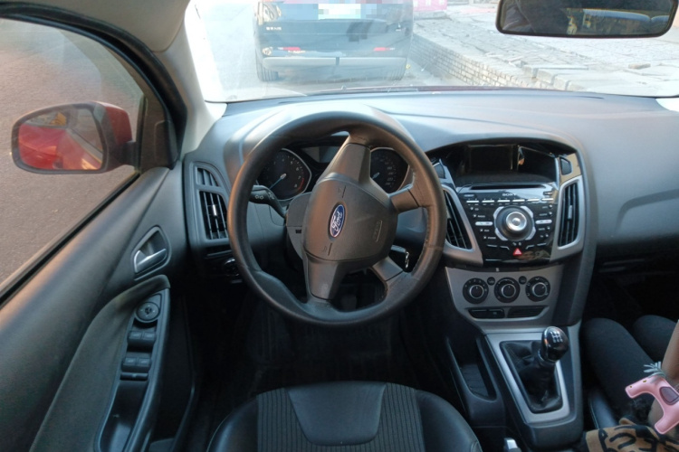 福特 福克斯 2012款 两厢 1.6L 手动舒适型中控内饰13