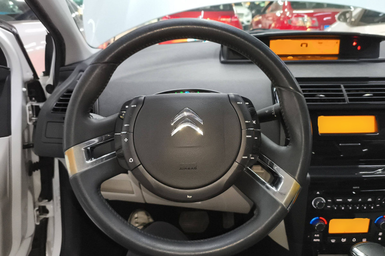 雪铁龙 世嘉 2013款 三厢 1.6L 自动品享型局部细节13