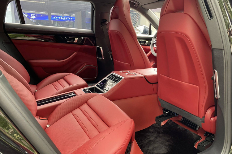 保时捷 2023款 Panamera 行政加长铂金版 2.9T中控内饰7004