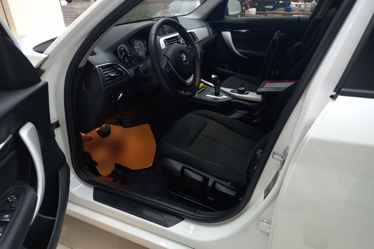 宝马1系(进口) 2018款 118i 领先型中控内饰19