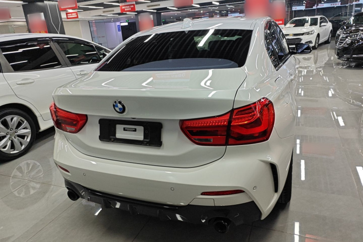 宝马1系 2021款 改款 125i M运动曜夜版车身外观6