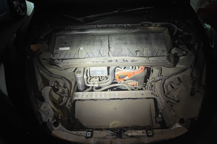 特斯拉 Model Y 2022款 改款 后轮驱动版机舱底盘24