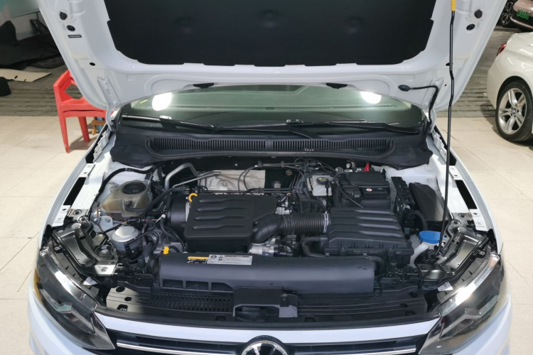 大众 Polo 2023款  Plus 1.5L 自动炫彩科技版机舱底盘24