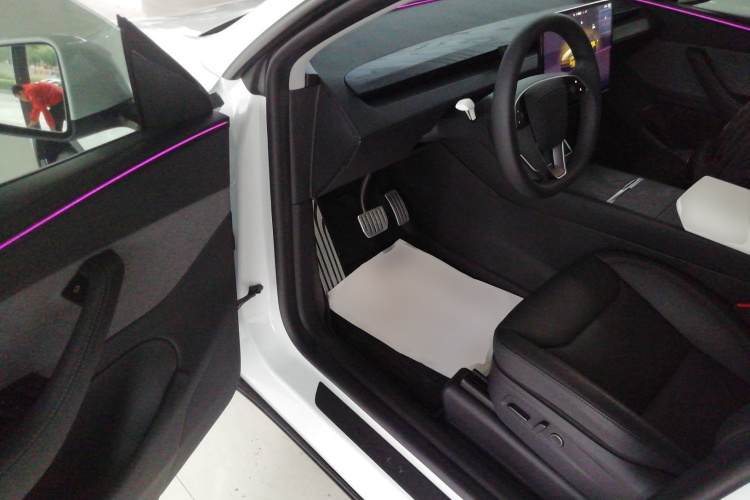 特斯拉 Model Y 2025款 后轮驱动版中控内饰7003