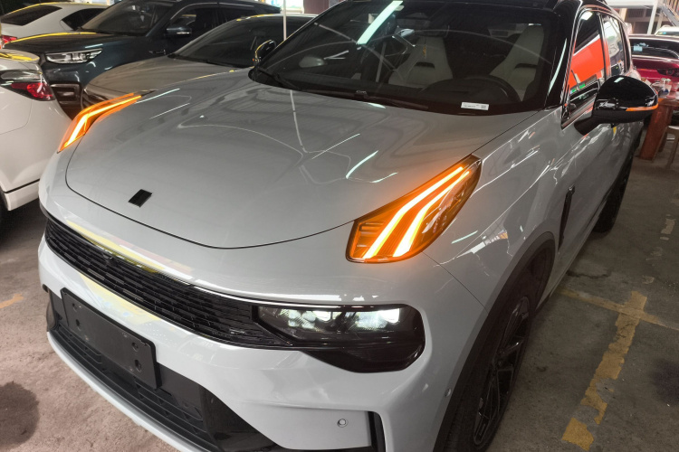 领克01 2023款 1.5TD EM-F 晨曦车身外观1