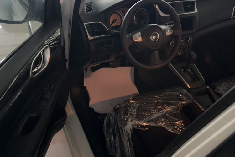 日产 轩逸 2024款 改款三 经典 1.6XE CVT舒适版中控内饰7002