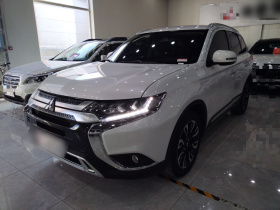 三菱 欧蓝德 2020款 2.4L 四驱致享版 5座