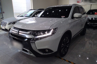 三菱 欧蓝德 2020款 2.4L 四驱致享版 5座