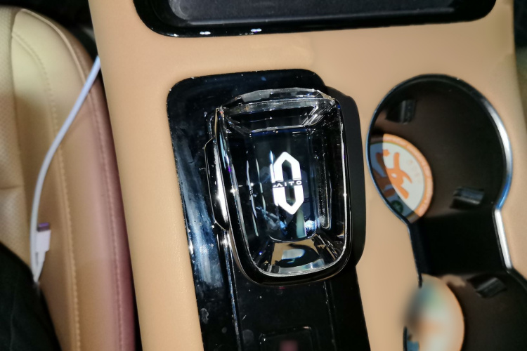 鸿蒙智行 问界M5 2022款 纯电四驱性能版局部细节18