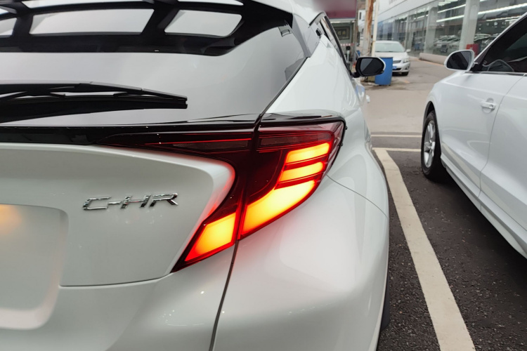 丰田C-HR 2021款 2.0L 豪华版车身外观6006