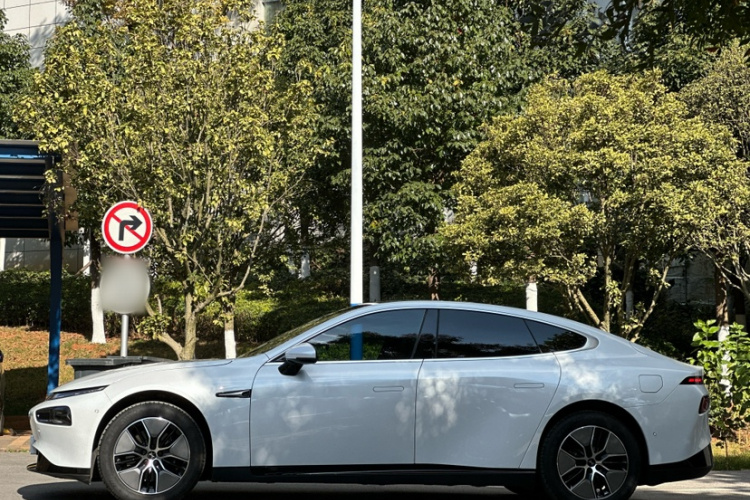 小鹏P7 2024款 P7i 550 Pro车身外观6004