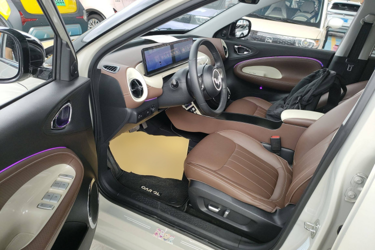 五菱汽车 五菱缤果 2023款 333km 灵犀互联+款中控内饰7003