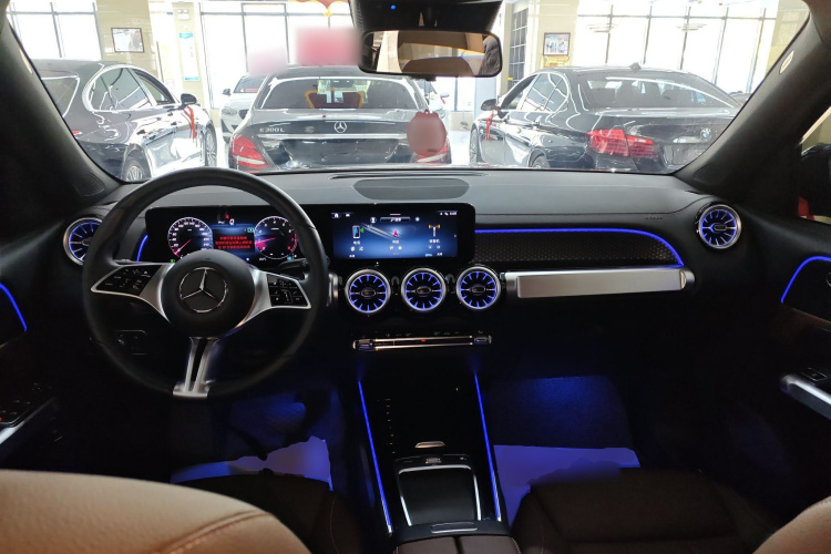 奔驰GLB 2024款 改款 GLB 220 时尚型中控内饰12